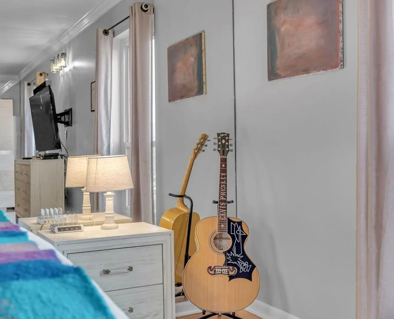 Honkey Tonk Angels Suite Nashville